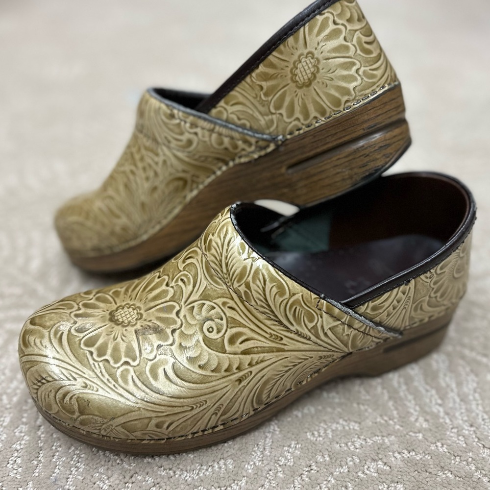Dansko | Womens | Antique Tooled | Beige Leather Clogs | size 40